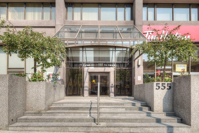 555 Yonge