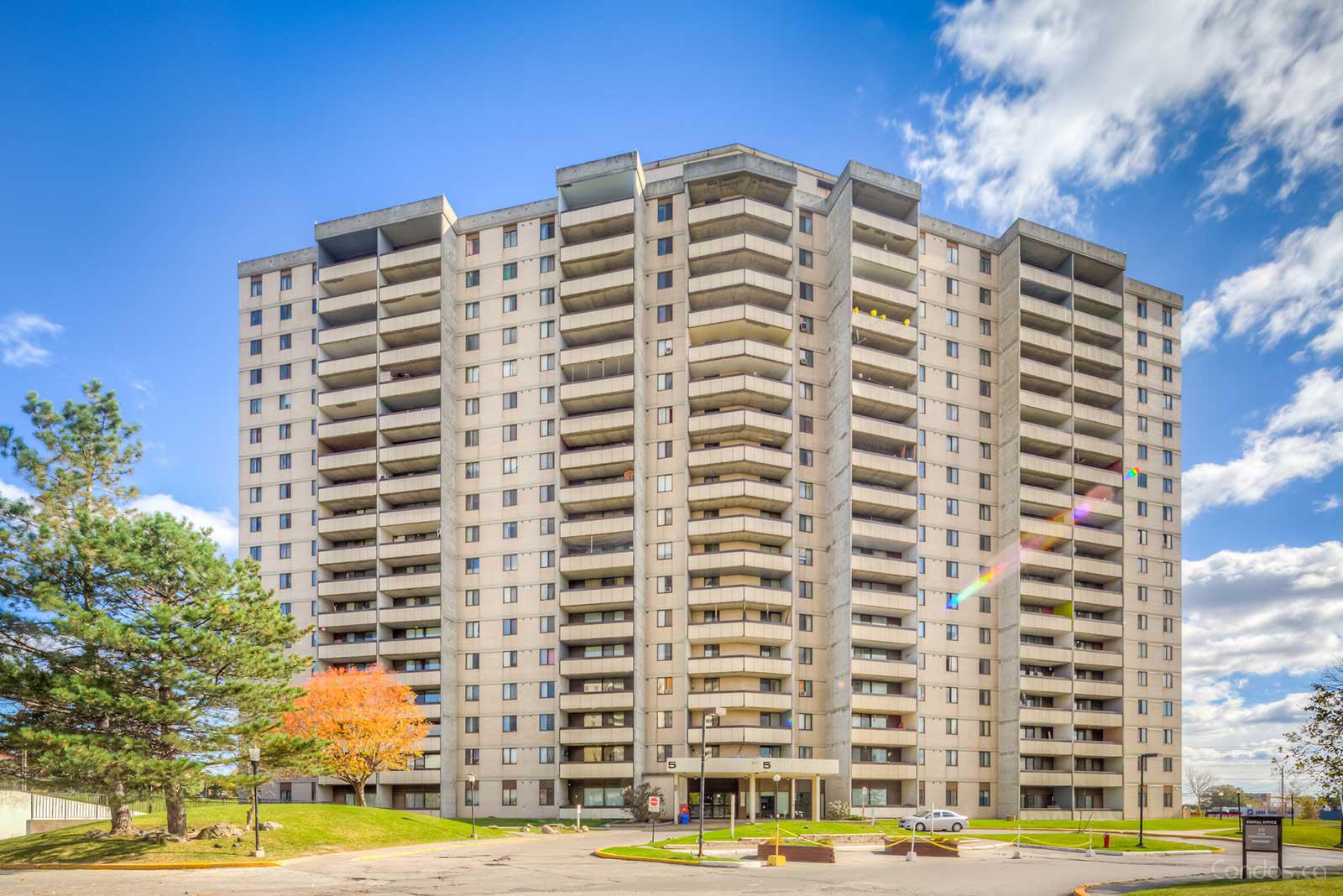 Briar Towns In Bayview Village