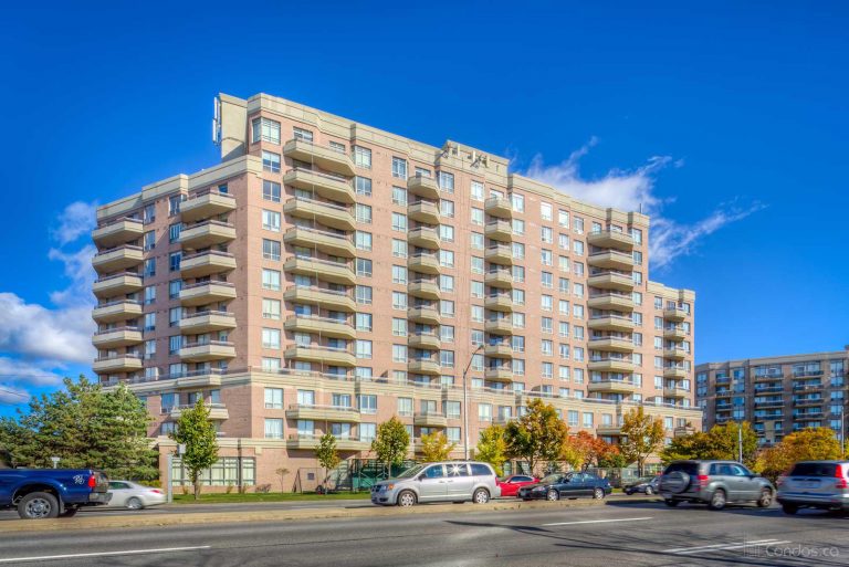 5879 Bathurst Condos