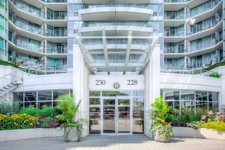 The Atrium On Queens Quay