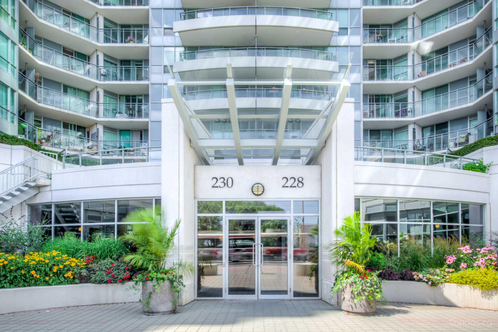 The Atrium On Queens Quay