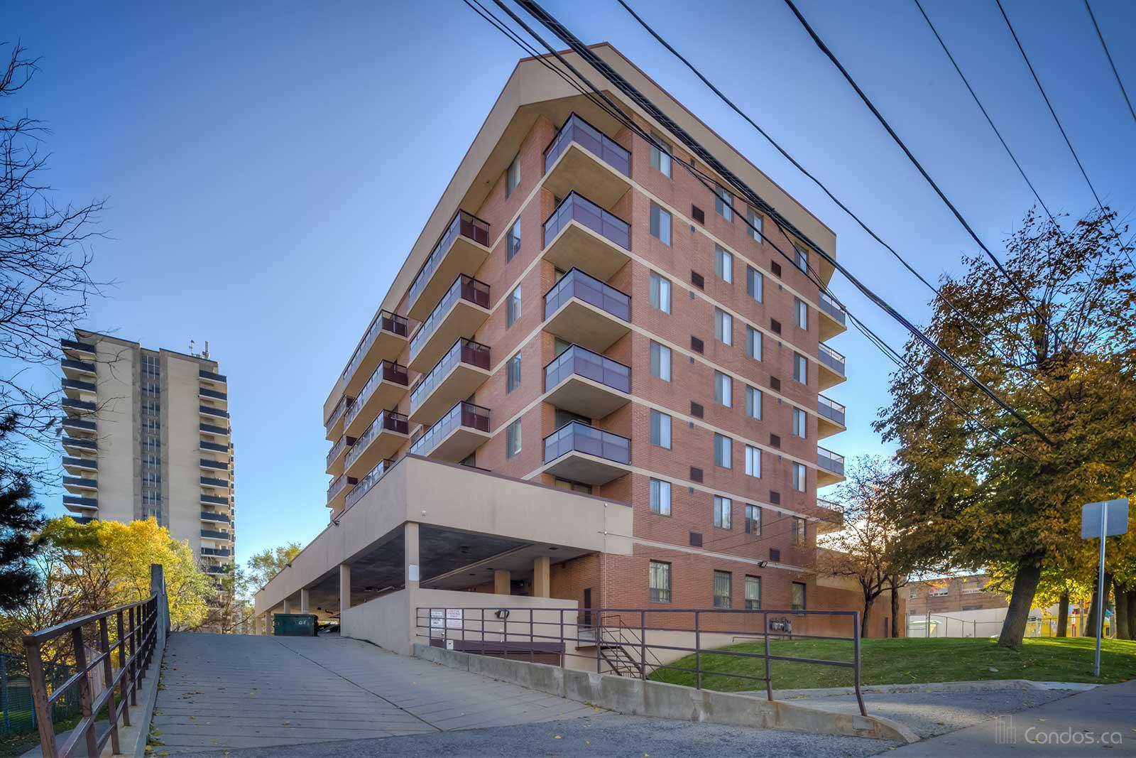 Visto Condominium On Maple Leaf